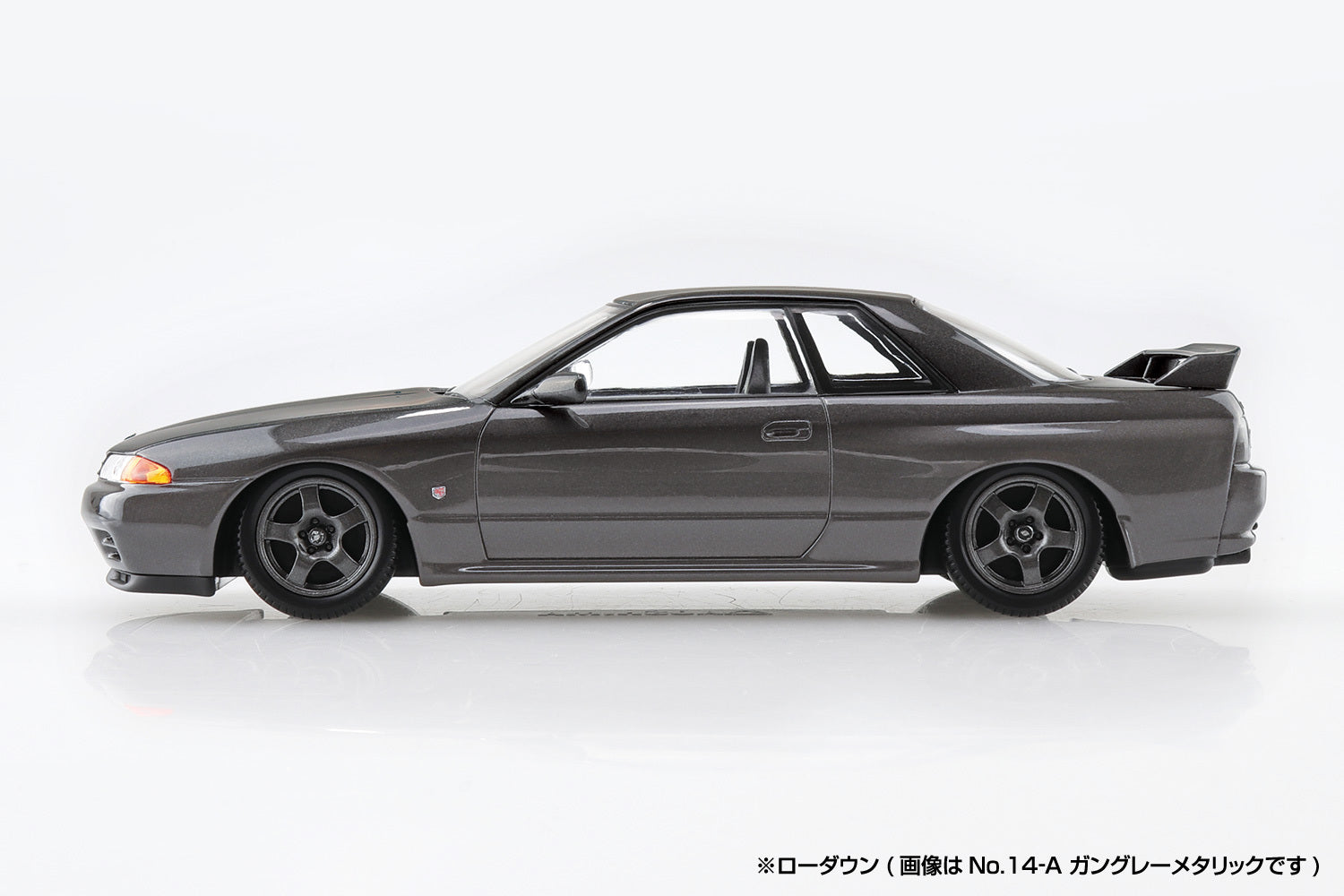 AOSHIMA 1/32 NISSAN R32 SKYLINE GT-R (GUN-GRAY METALLIC)