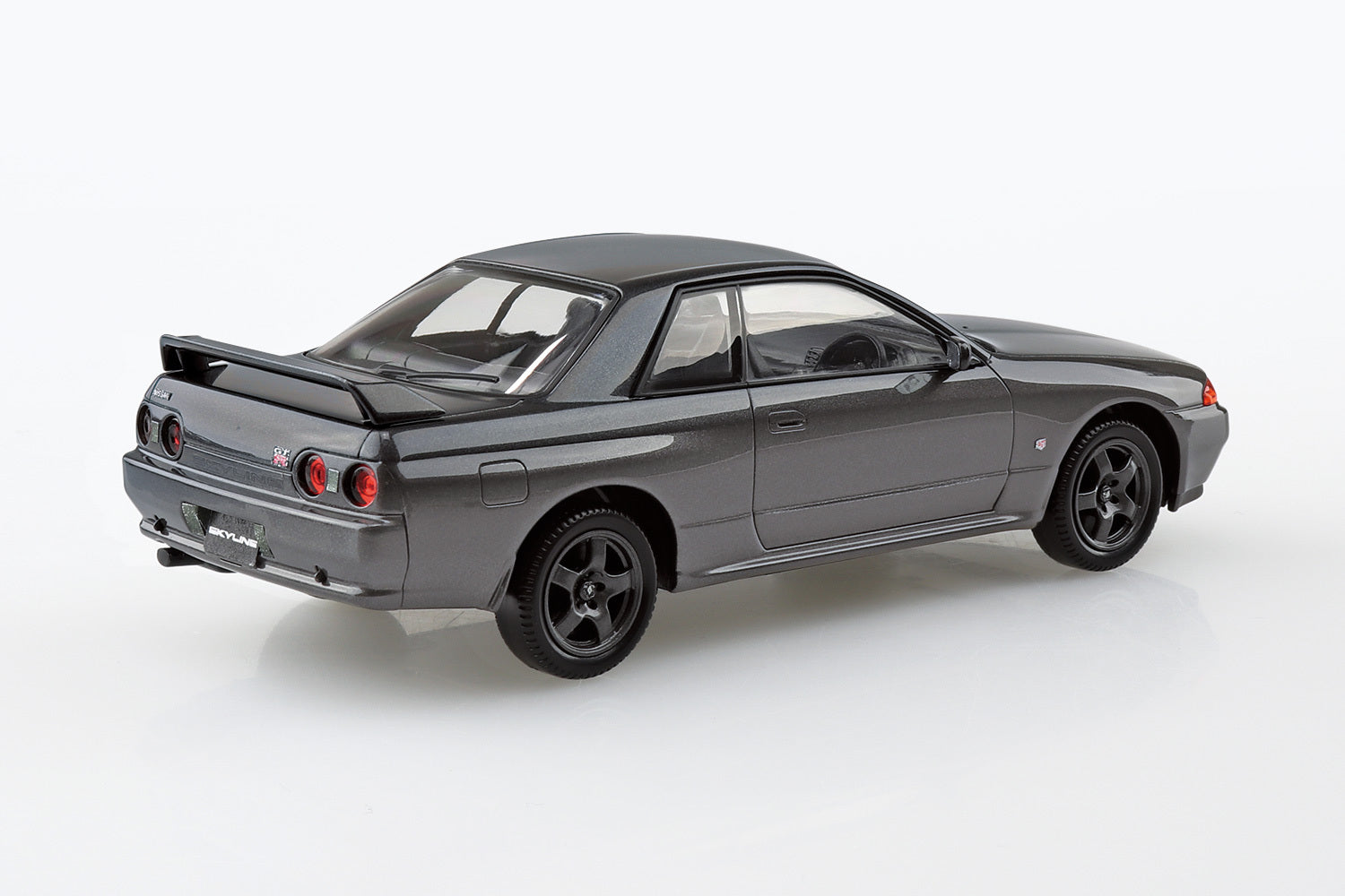 AOSHIMA 1/32 NISSAN R32 SKYLINE GT-R (GUN-GRAY METALLIC)