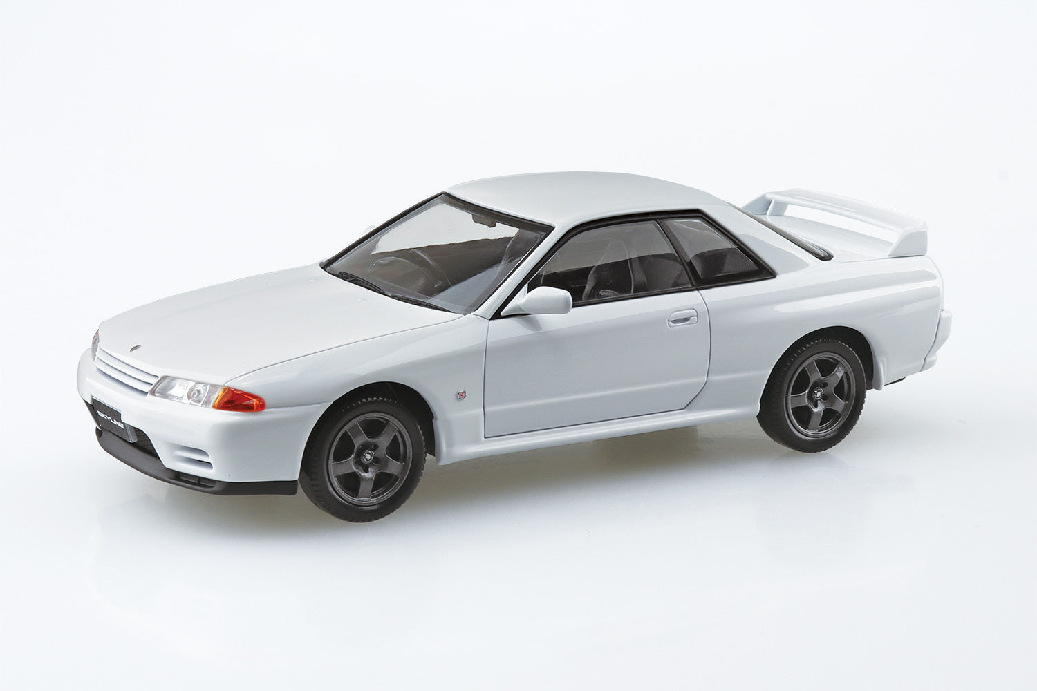 AOSHIMA 1/32 NISSAN R32 SKYLINE GT-R (CRYSTAL WHITE)