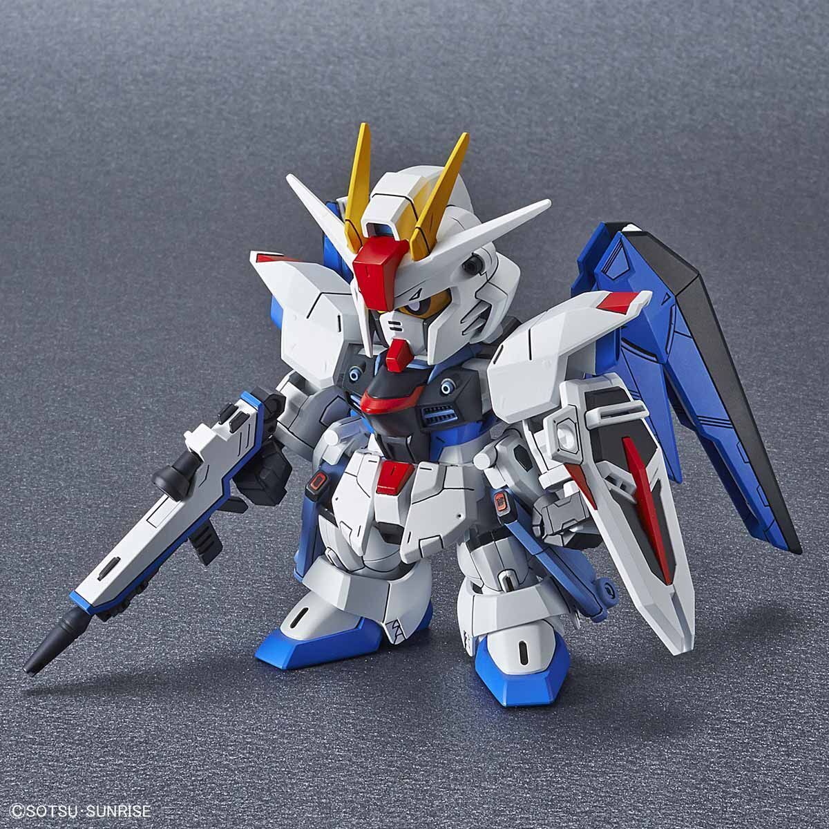 BANDAI SD GUNDAM CROSS SILHOUETTE FREEDOM GUNDAM KIT