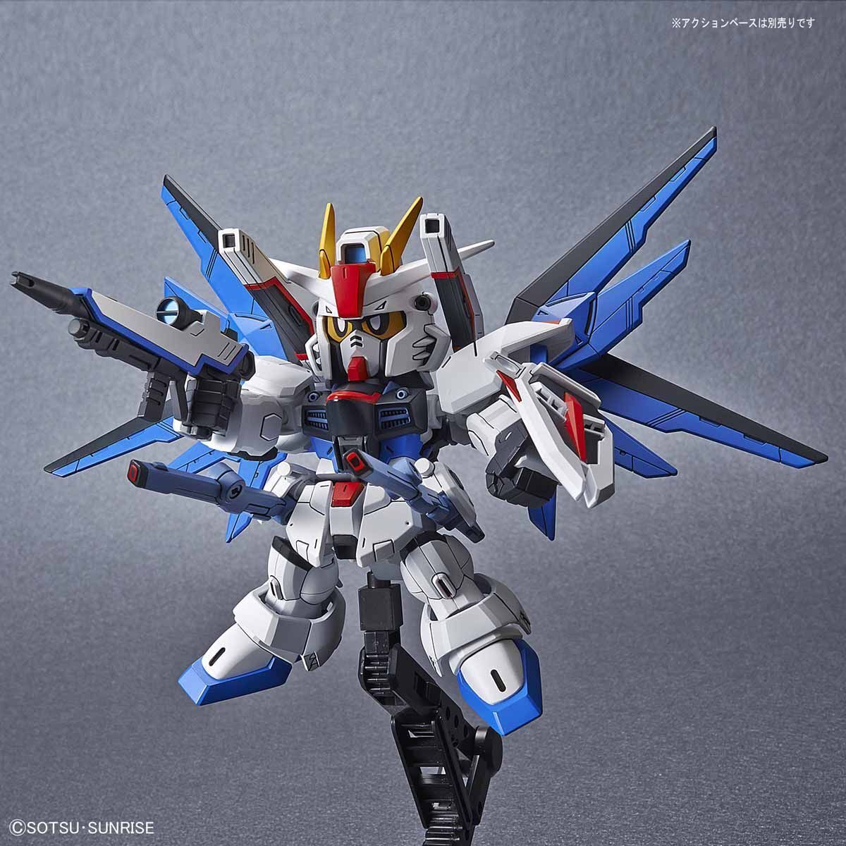 BANDAI SD GUNDAM CROSS SILHOUETTE FREEDOM GUNDAM KIT