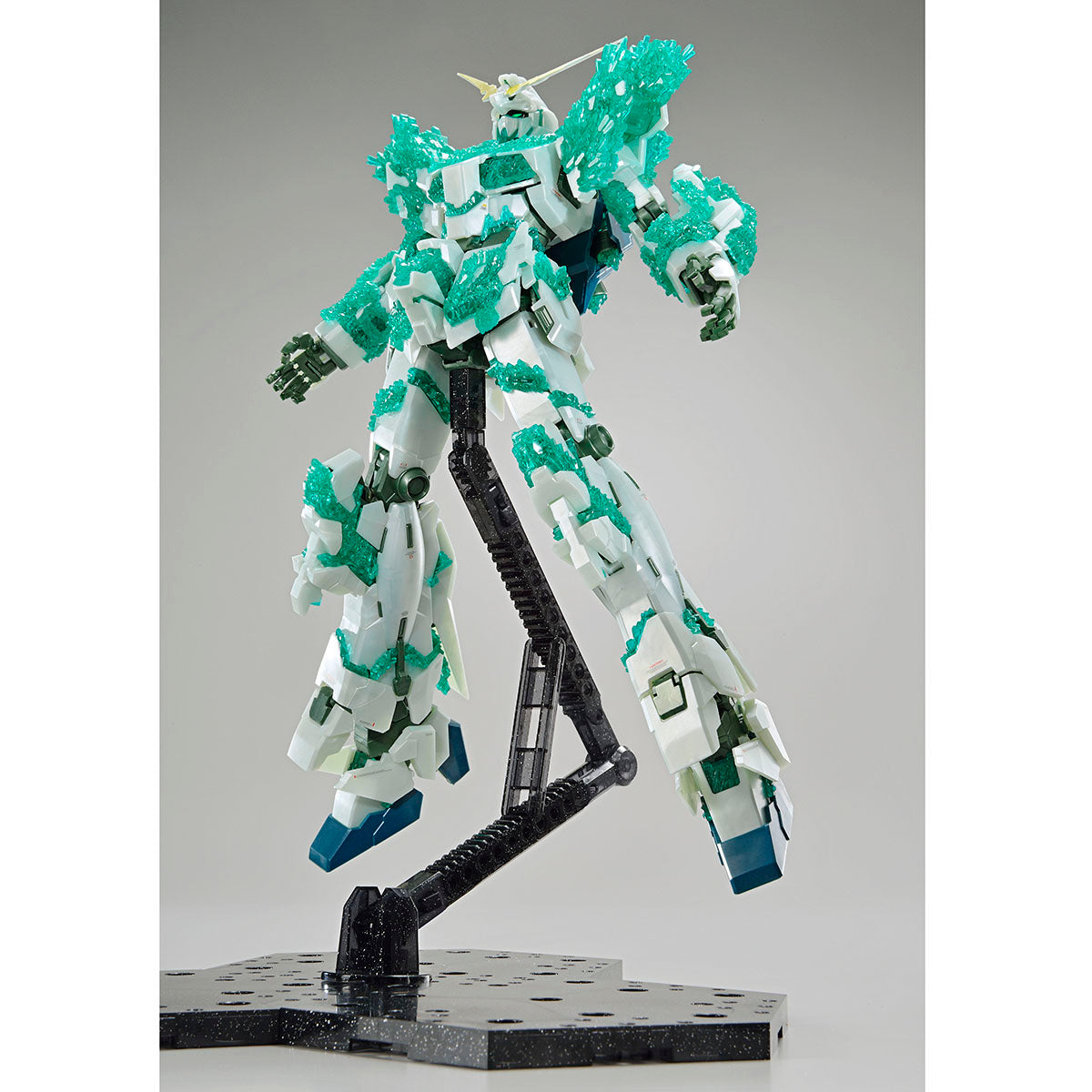 Gundam Base Limited MG 1/100 UNICORN GUNDAM LUMINOUS