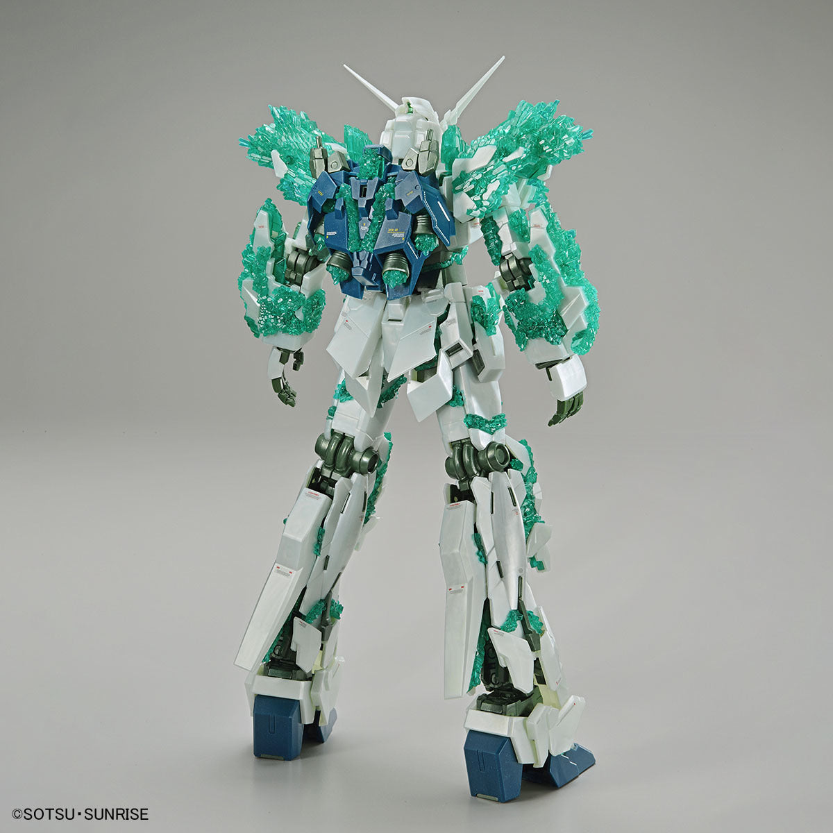 Gundam Base Limited MG 1/100 UNICORN GUNDAM LUMINOUS