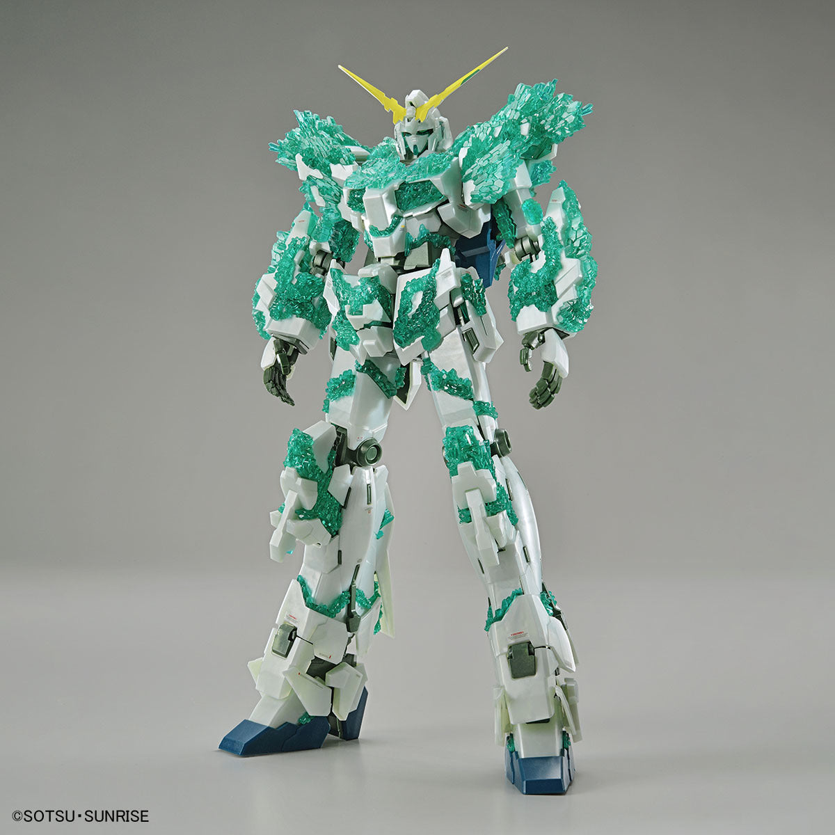 Gundam Base Limited MG 1/100 UNICORN GUNDAM LUMINOUS